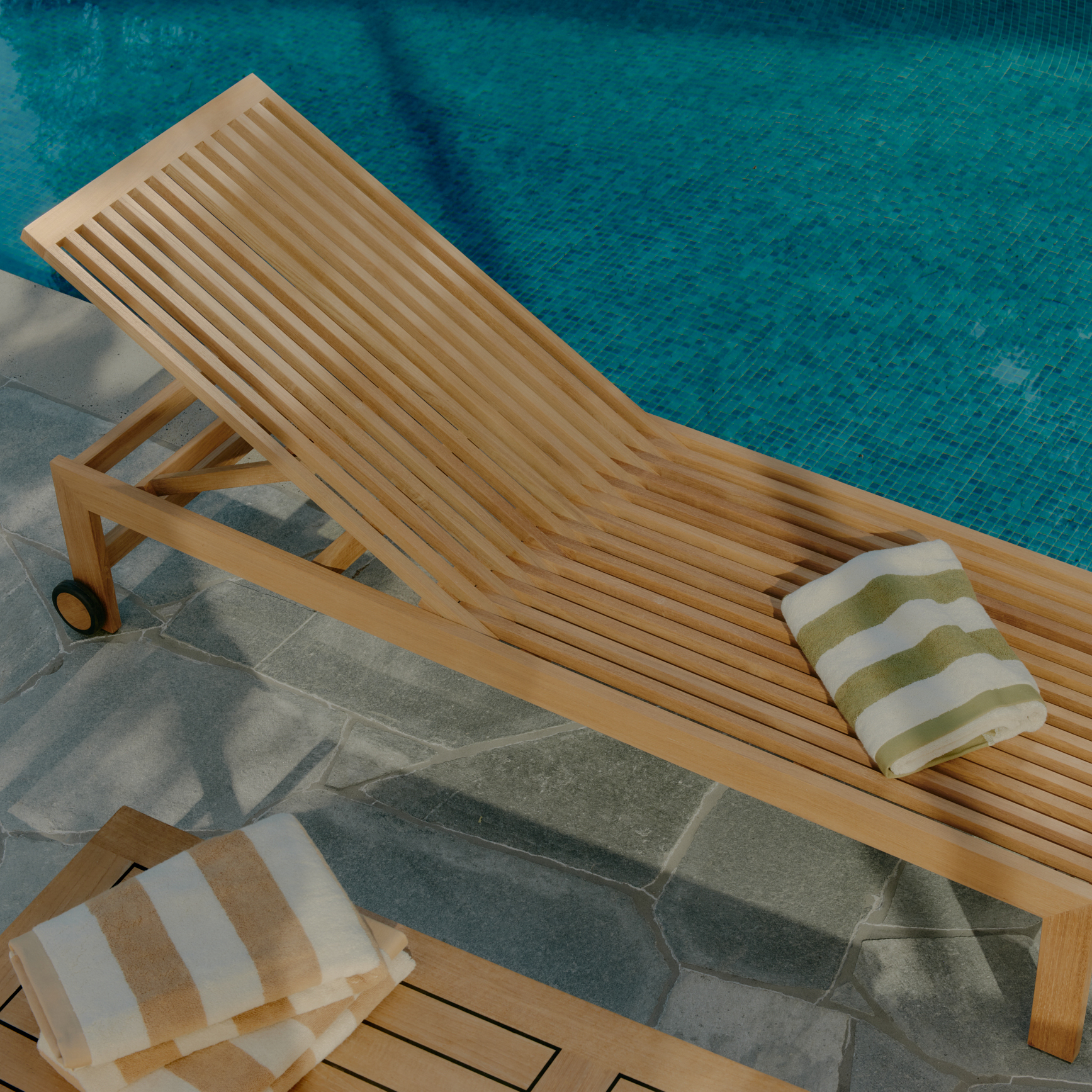 Albany Teak Sunlounger - Image 8